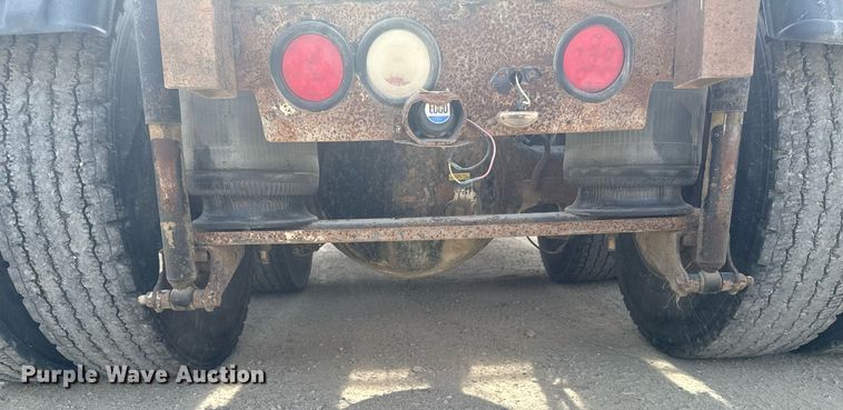 image for item DW2349 2004 Mack CV713 semi truck