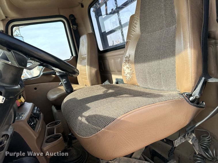 image for item DW2349 2004 Mack CV713 semi truck