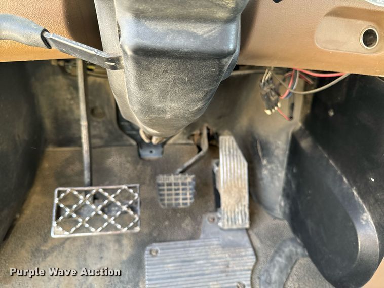 image for item DW2349 2004 Mack CV713 semi truck