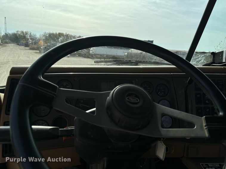 image for item DW2349 2004 Mack CV713 semi truck