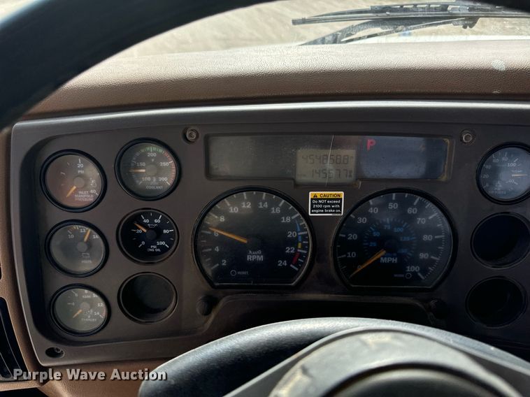 image for item DW2349 2004 Mack CV713 semi truck