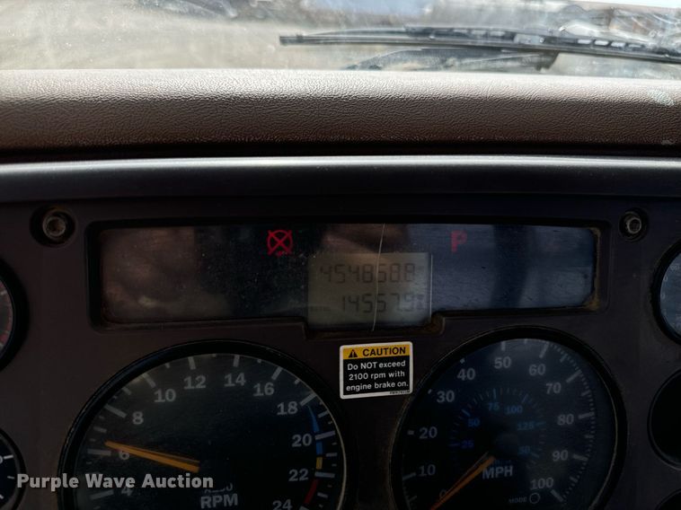 image for item DW2349 2004 Mack CV713 semi truck