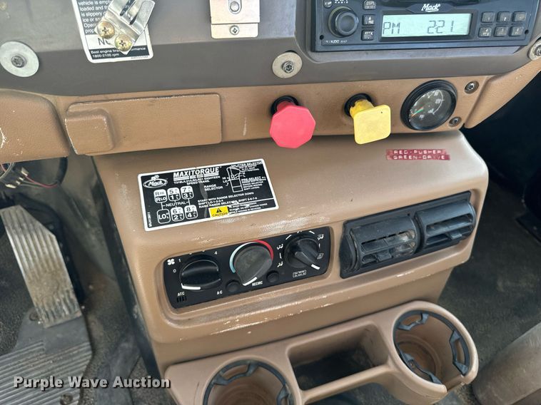 image for item DW2349 2004 Mack CV713 semi truck