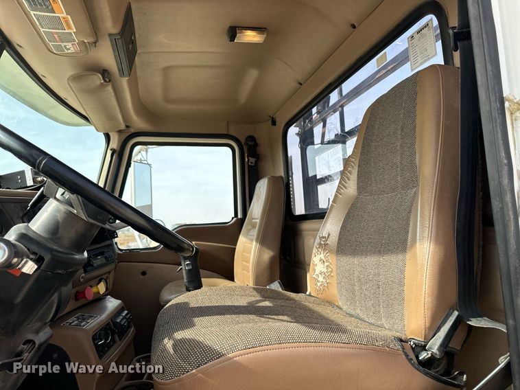 image for item DW2349 2004 Mack CV713 semi truck