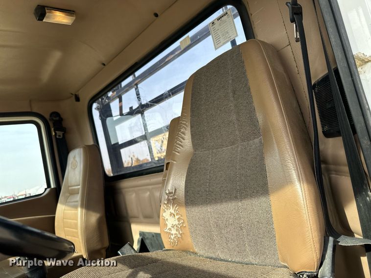 image for item DW2349 2004 Mack CV713 semi truck