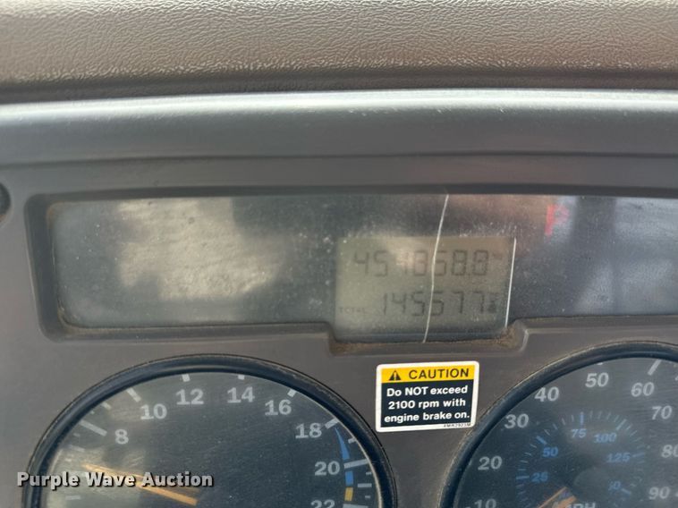 image for item DW2349 2004 Mack CV713 semi truck