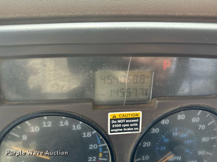 image for item DW2349 2004 Mack CV713 semi truck