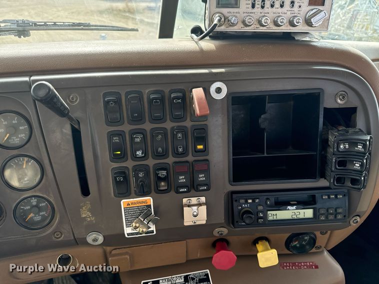 image for item DW2349 2004 Mack CV713 semi truck