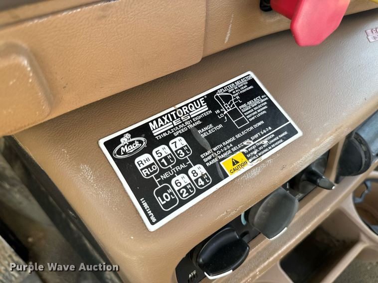 image for item DW2349 2004 Mack CV713 semi truck