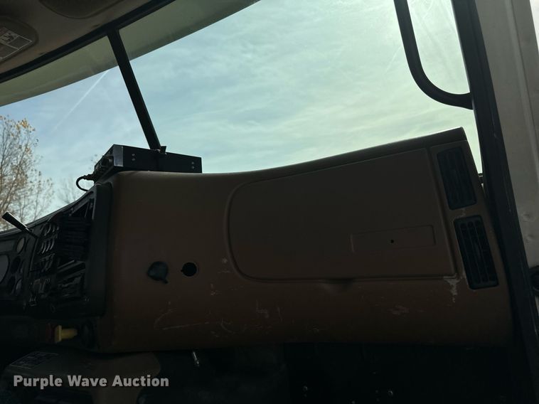 image for item DW2349 2004 Mack CV713 semi truck