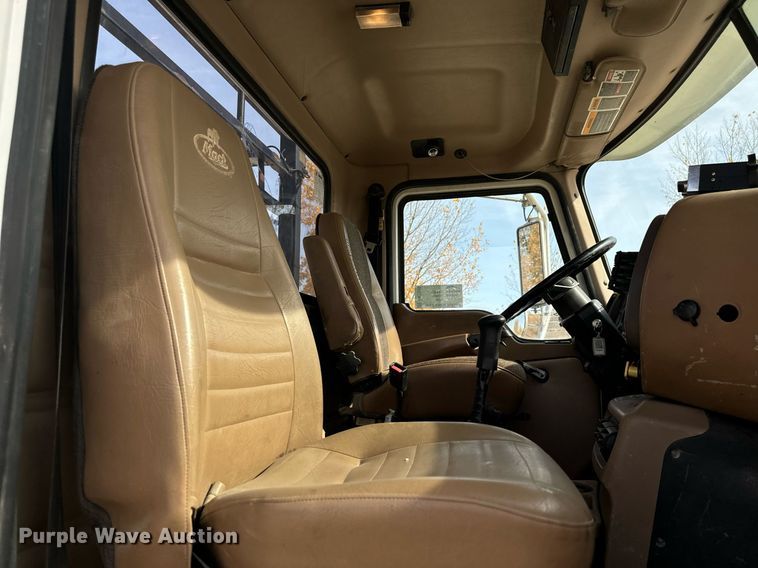 image for item DW2349 2004 Mack CV713 semi truck