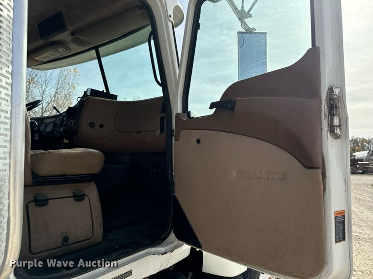 image for item DW2349 2004 Mack CV713 semi truck