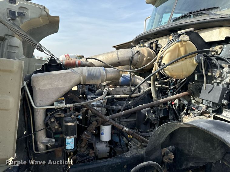 image for item DW2349 2004 Mack CV713 semi truck