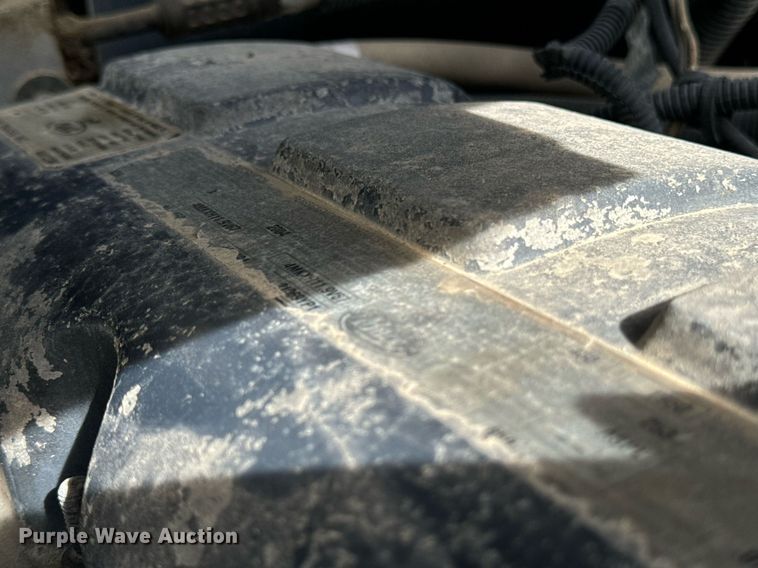 image for item DW2349 2004 Mack CV713 semi truck