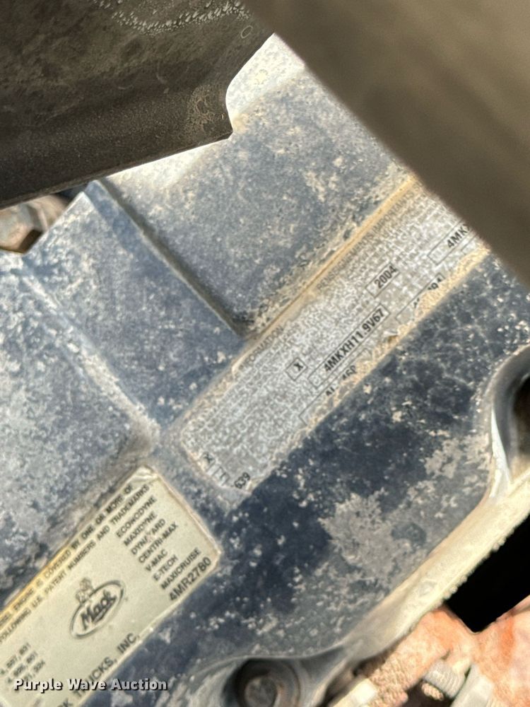 image for item DW2349 2004 Mack CV713 semi truck