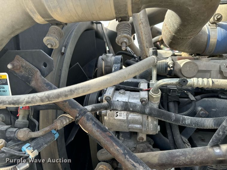 image for item DW2349 2004 Mack CV713 semi truck