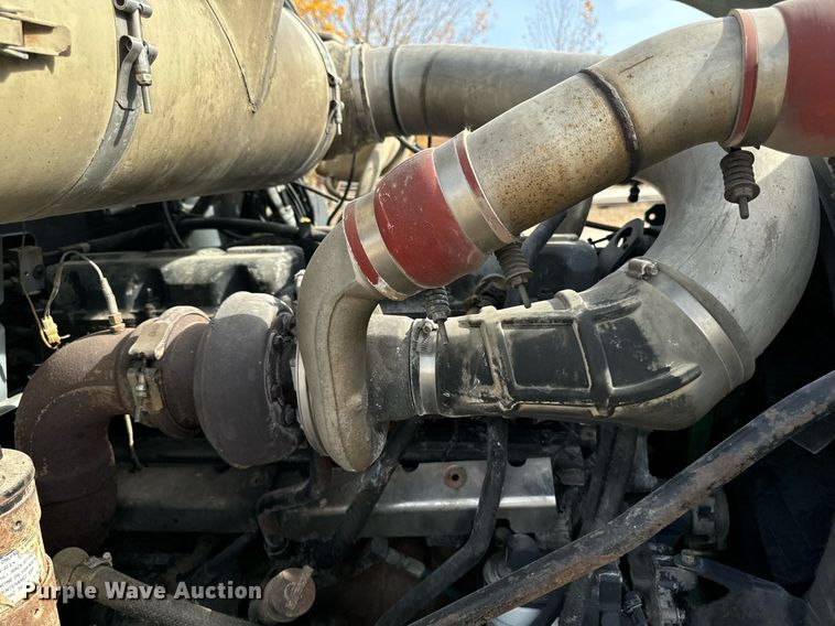 image for item DW2349 2004 Mack CV713 semi truck