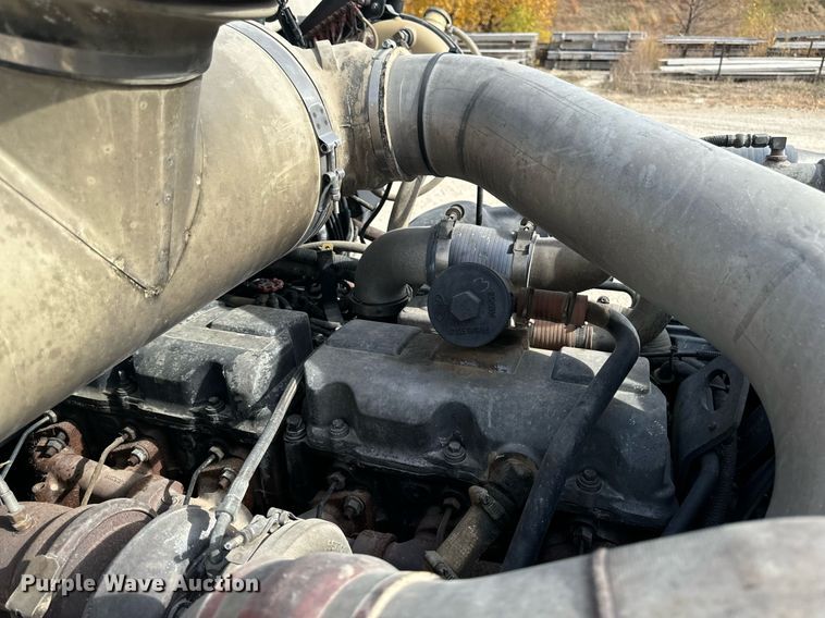 image for item DW2349 2004 Mack CV713 semi truck