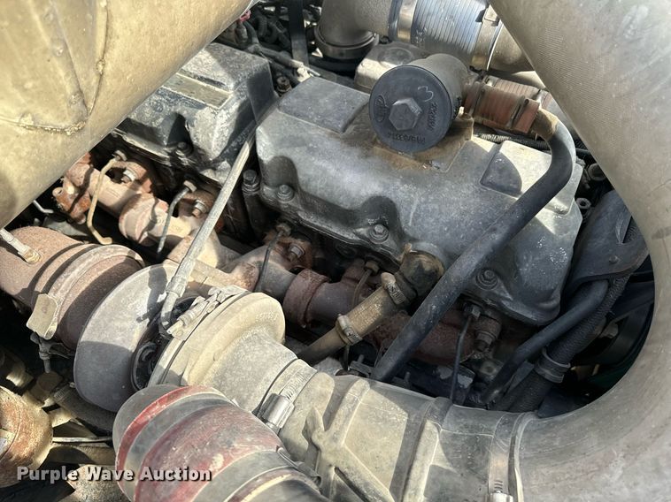 image for item DW2349 2004 Mack CV713 semi truck