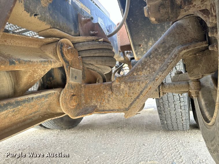 image for item DW2349 2004 Mack CV713 semi truck