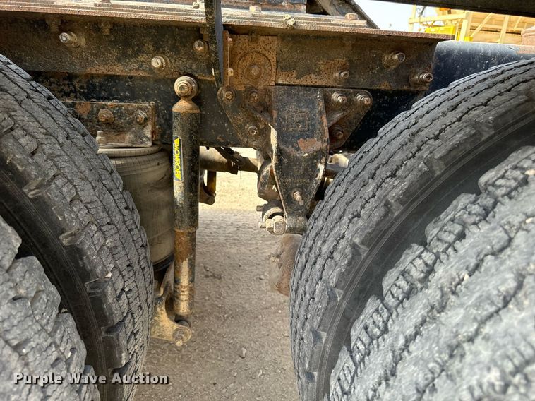 image for item DW2349 2004 Mack CV713 semi truck