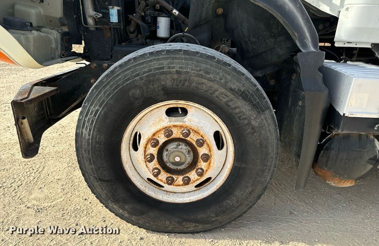 image for item DW2349 2004 Mack CV713 semi truck