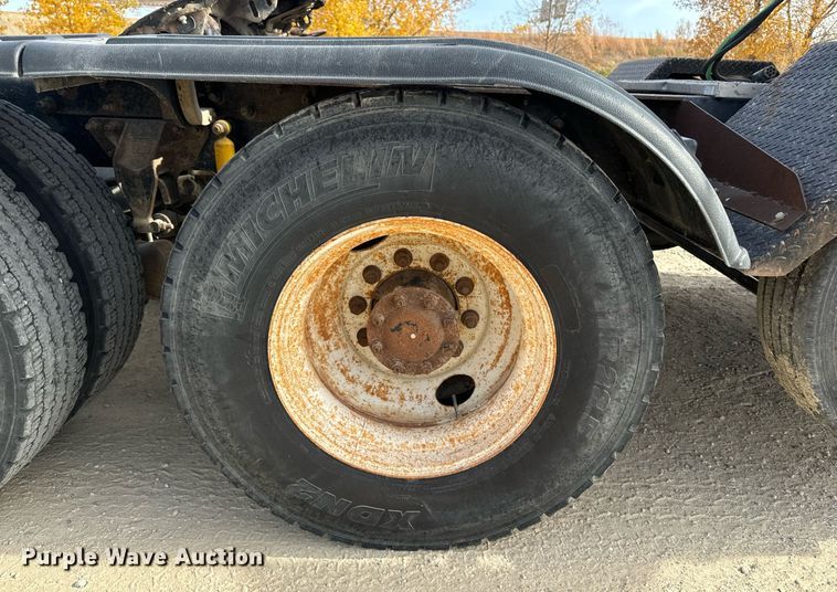 image for item DW2349 2004 Mack CV713 semi truck