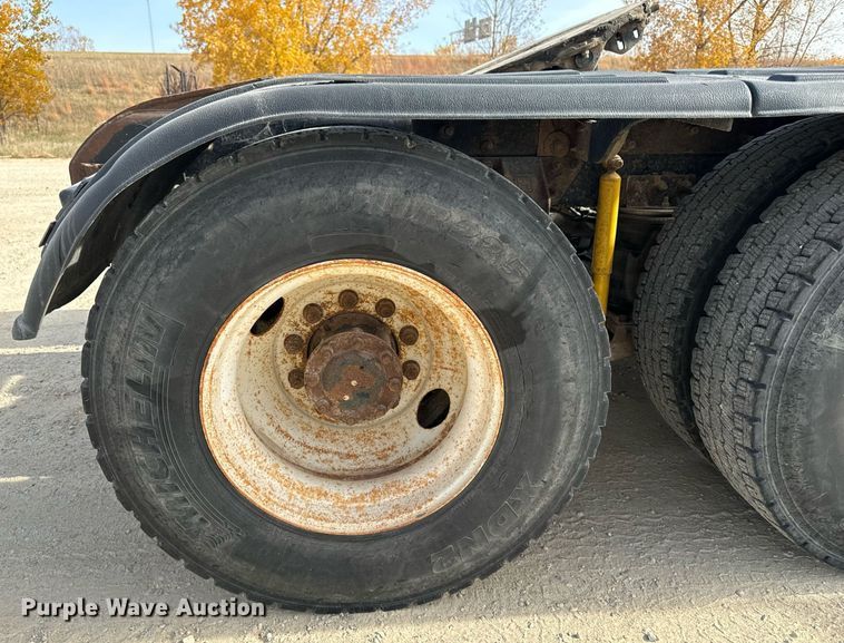 image for item DW2349 2004 Mack CV713 semi truck