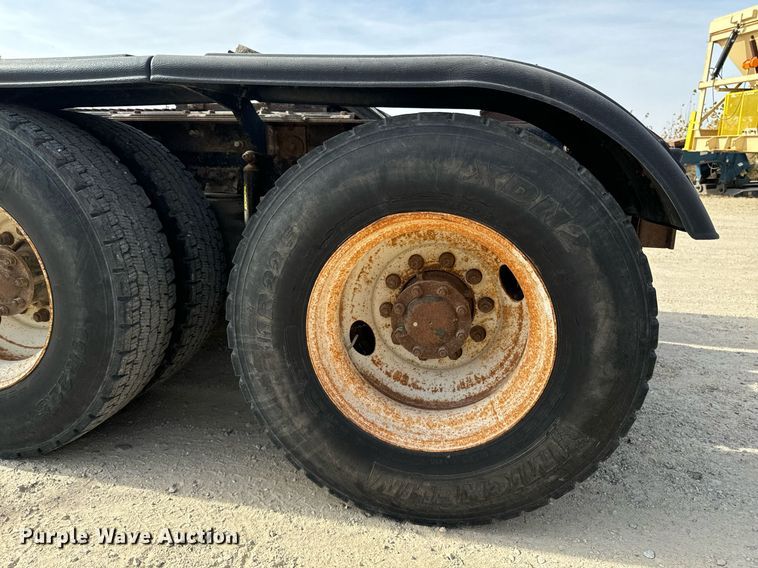 image for item DW2349 2004 Mack CV713 semi truck