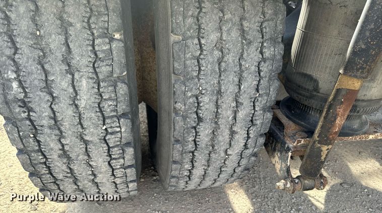 image for item DW2349 2004 Mack CV713 semi truck