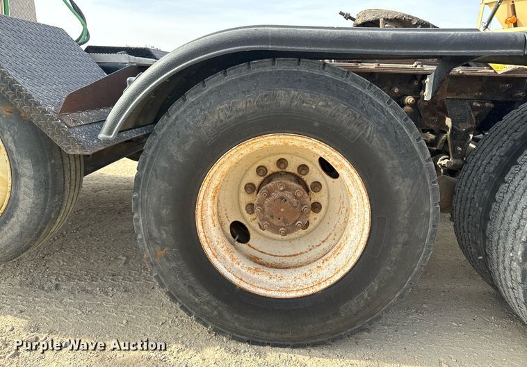 image for item DW2349 2004 Mack CV713 semi truck