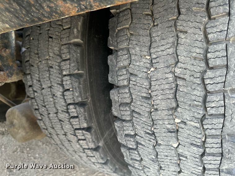 image for item DW2349 2004 Mack CV713 semi truck