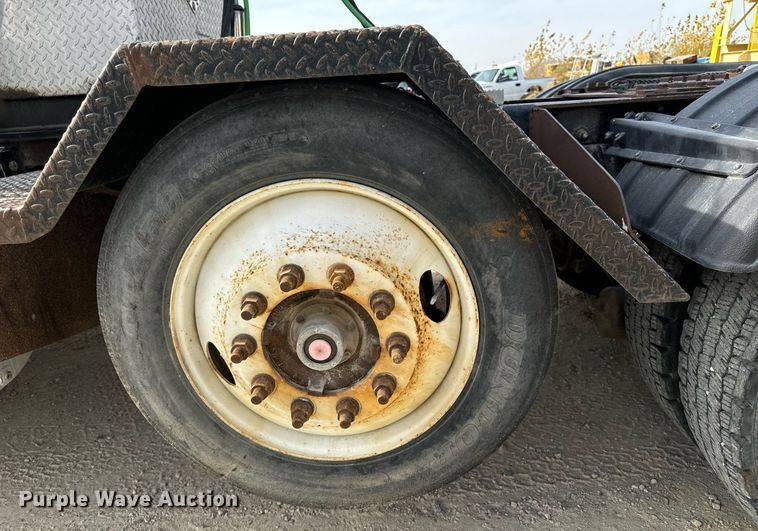 image for item DW2349 2004 Mack CV713 semi truck