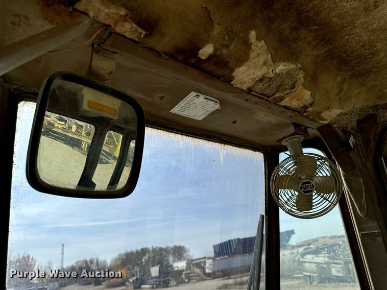 image for item DW2351 1984 Caterpillar 926 wheel loader