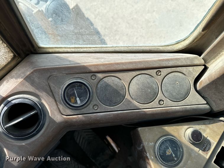 image for item DW2351 1984 Caterpillar 926 wheel loader