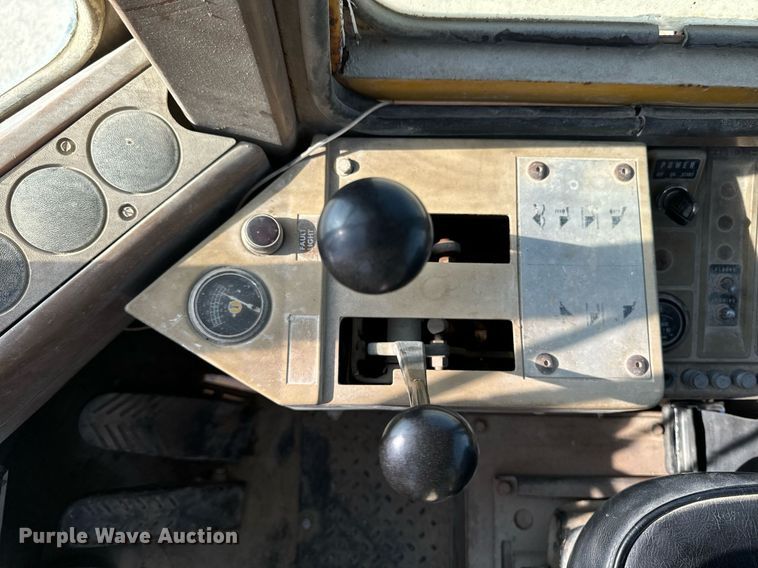 image for item DW2351 1984 Caterpillar 926 wheel loader