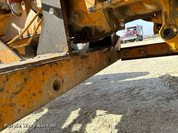 image for item DW2358 1984 John Deere 401D tractor