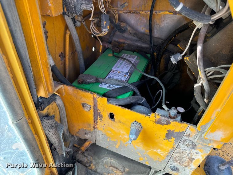 image for item DW2358 1984 John Deere 401D tractor