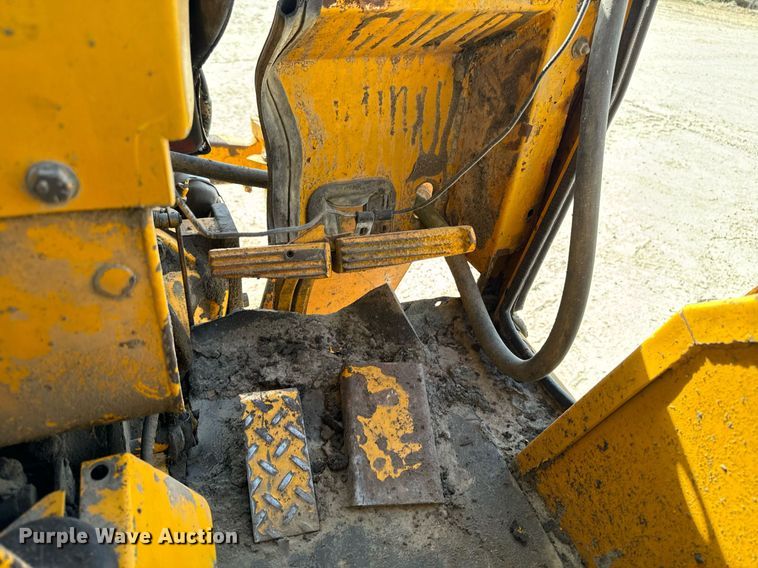 image for item DW2358 1984 John Deere 401D tractor