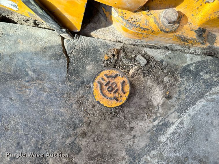 image for item DW2358 1984 John Deere 401D tractor