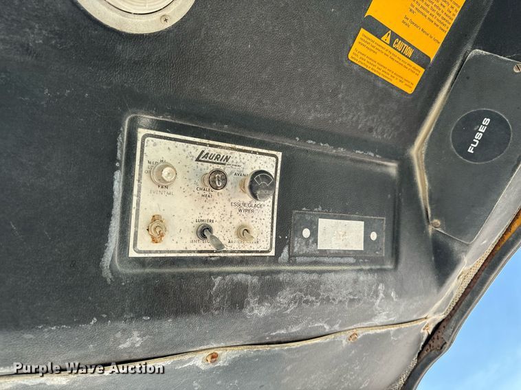 image for item DW2358 1984 John Deere 401D tractor