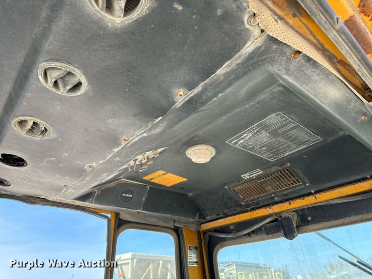 image for item DW2358 1984 John Deere 401D tractor