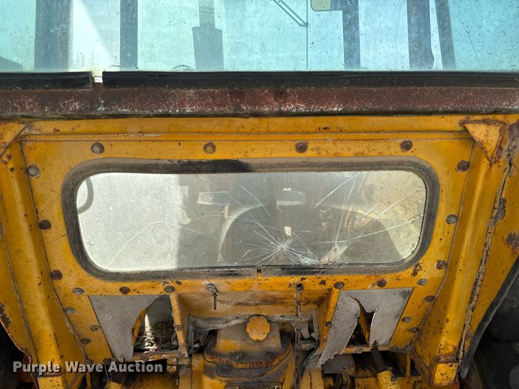 image for item DW2358 1984 John Deere 401D tractor