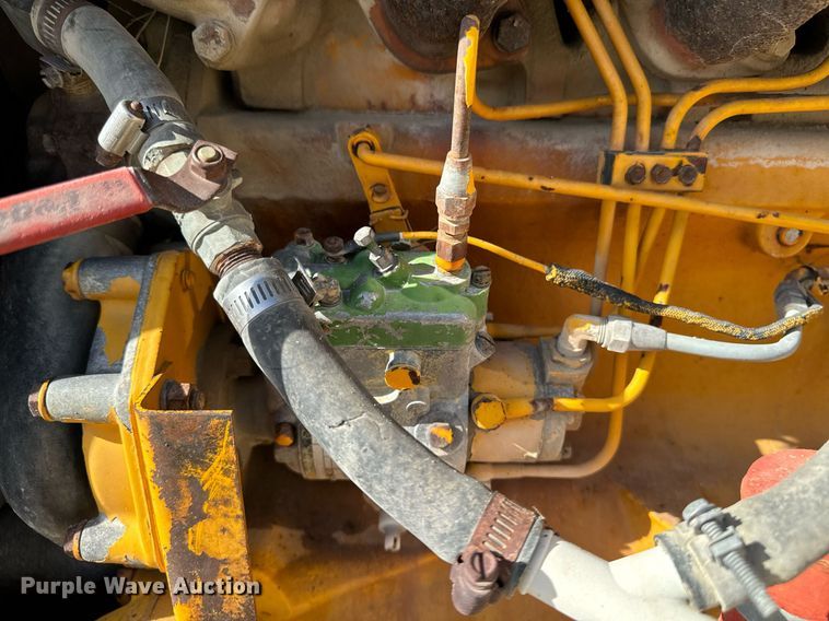 image for item DW2358 1984 John Deere 401D tractor