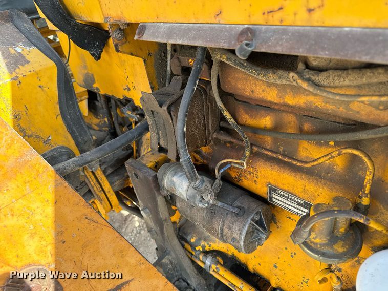 image for item DW2358 1984 John Deere 401D tractor