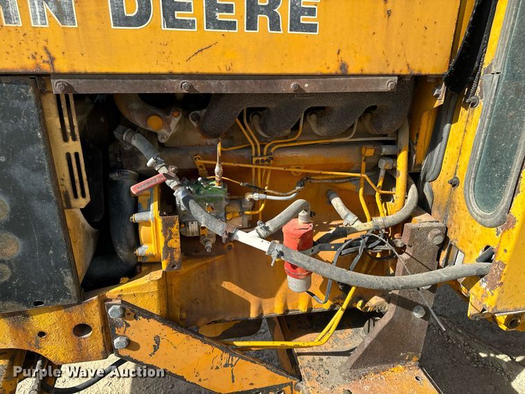 image for item DW2358 1984 John Deere 401D tractor