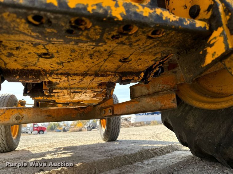 image for item DW2358 1984 John Deere 401D tractor