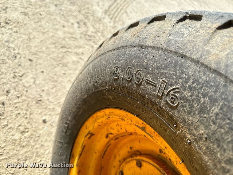 image for item DW2358 1984 John Deere 401D tractor