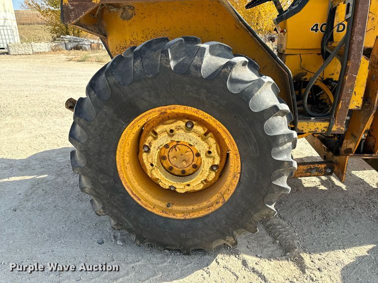 image for item DW2358 1984 John Deere 401D tractor