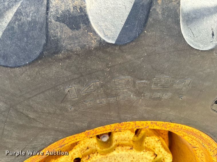 image for item DW2358 1984 John Deere 401D tractor